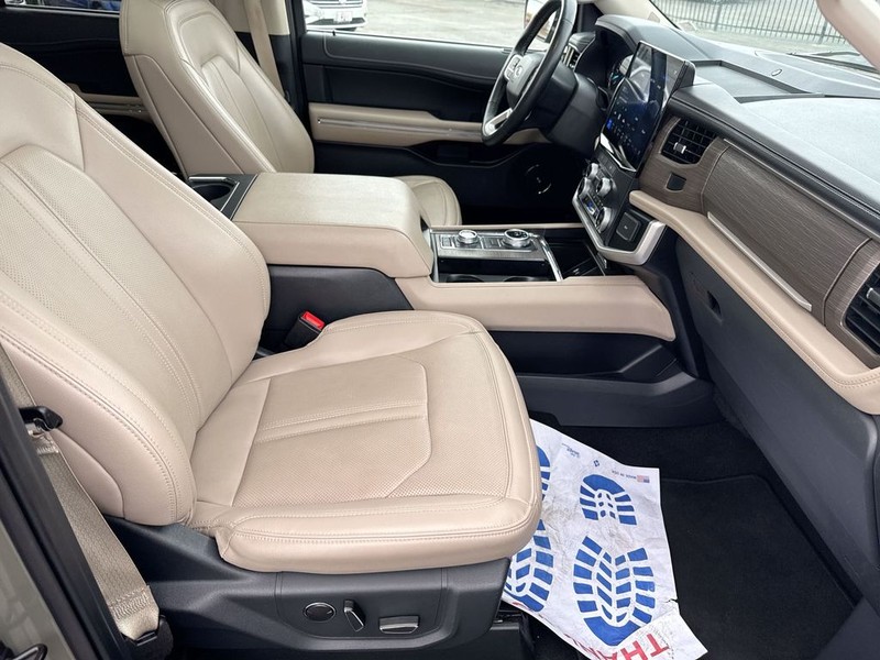 Ford Expedition Vehicle Full-screen Gallery Image 34