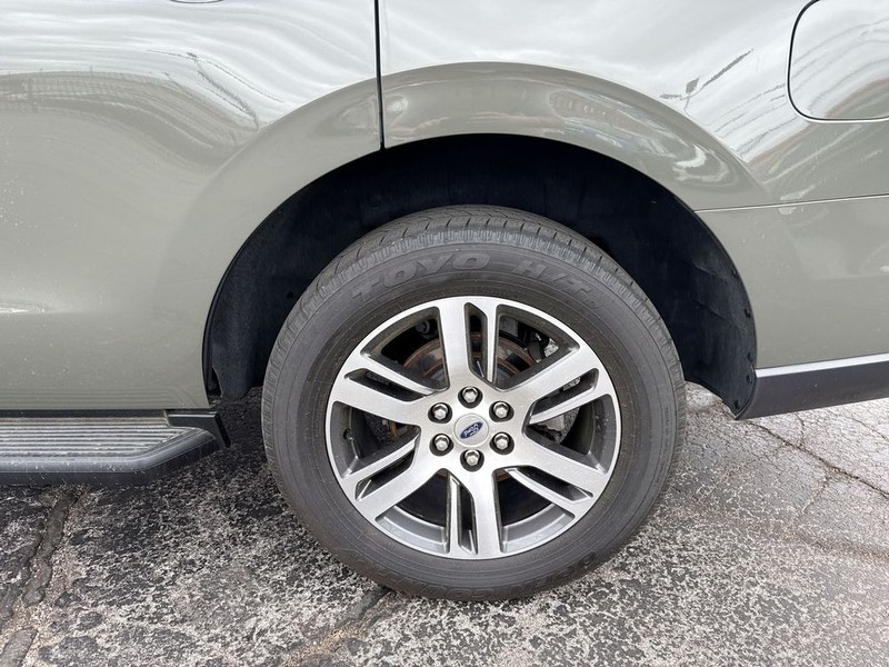 Ford Expedition Vehicle Full-screen Gallery Image 39