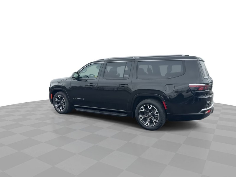 Jeep Wagoneer L Vehicle Full-screen Gallery Image 10