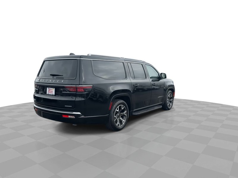 Jeep Wagoneer L Vehicle Full-screen Gallery Image 13