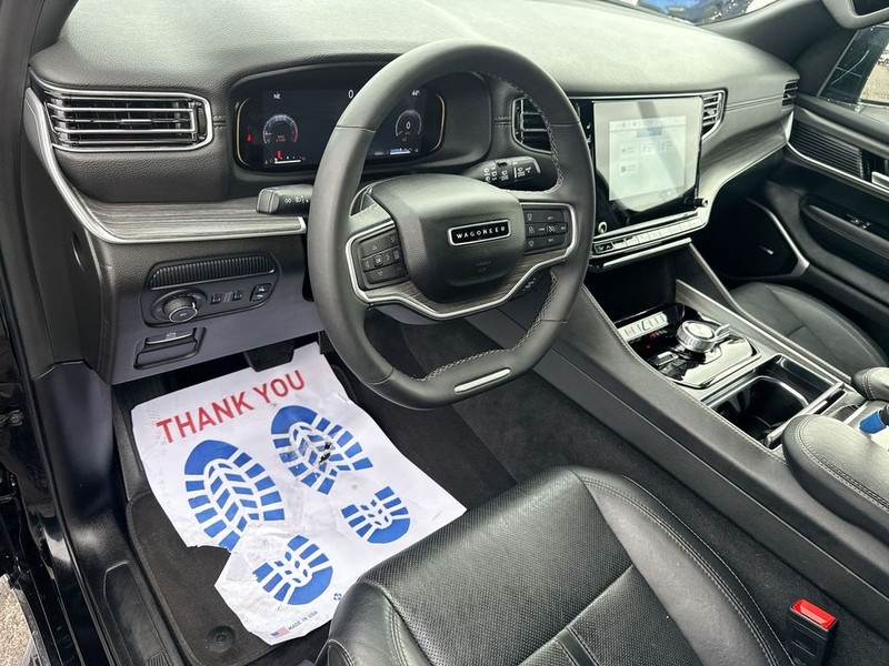 Jeep Wagoneer L Vehicle Full-screen Gallery Image 17