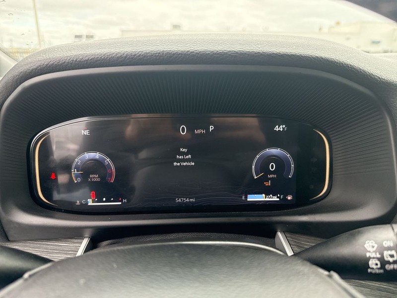 Jeep Wagoneer L Vehicle Full-screen Gallery Image 18