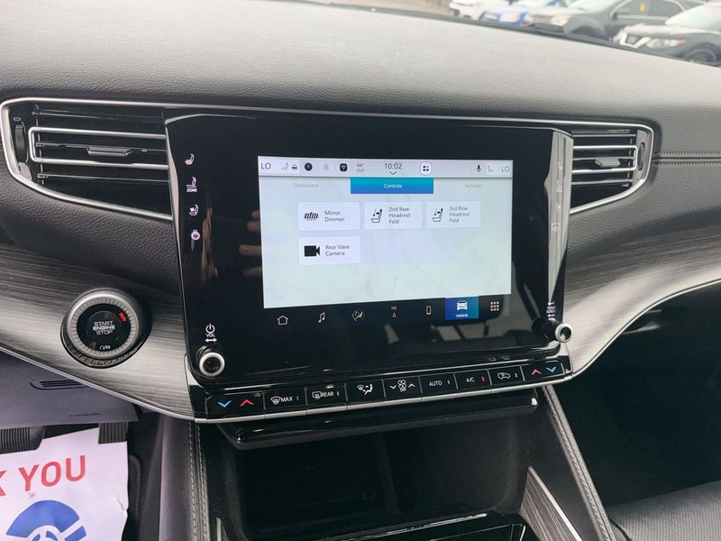 Jeep Wagoneer L Vehicle Full-screen Gallery Image 20