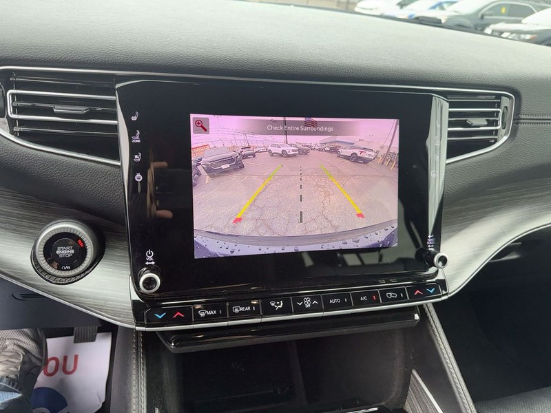 Jeep Wagoneer L Vehicle Full-screen Gallery Image 21