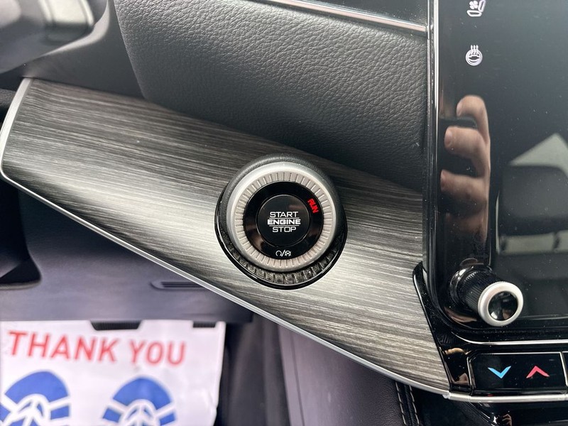 Jeep Wagoneer L Vehicle Full-screen Gallery Image 23