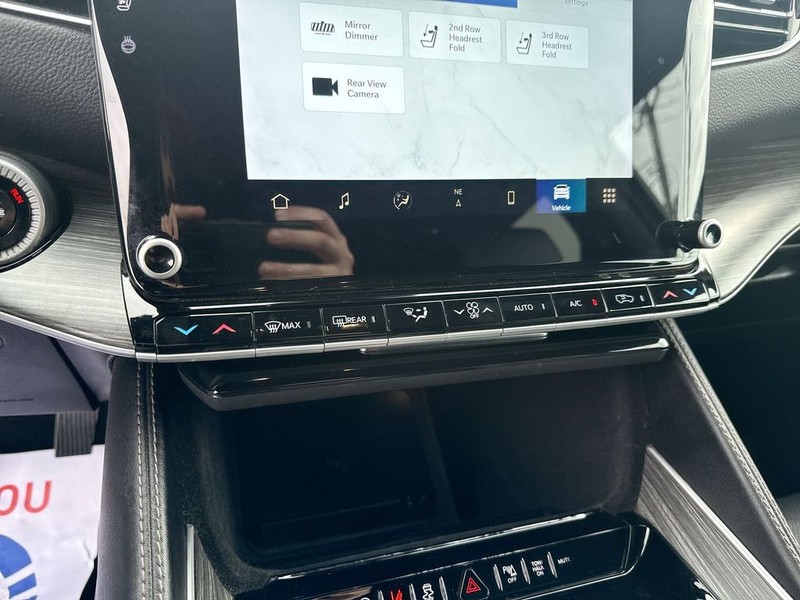 Jeep Wagoneer L Vehicle Full-screen Gallery Image 24