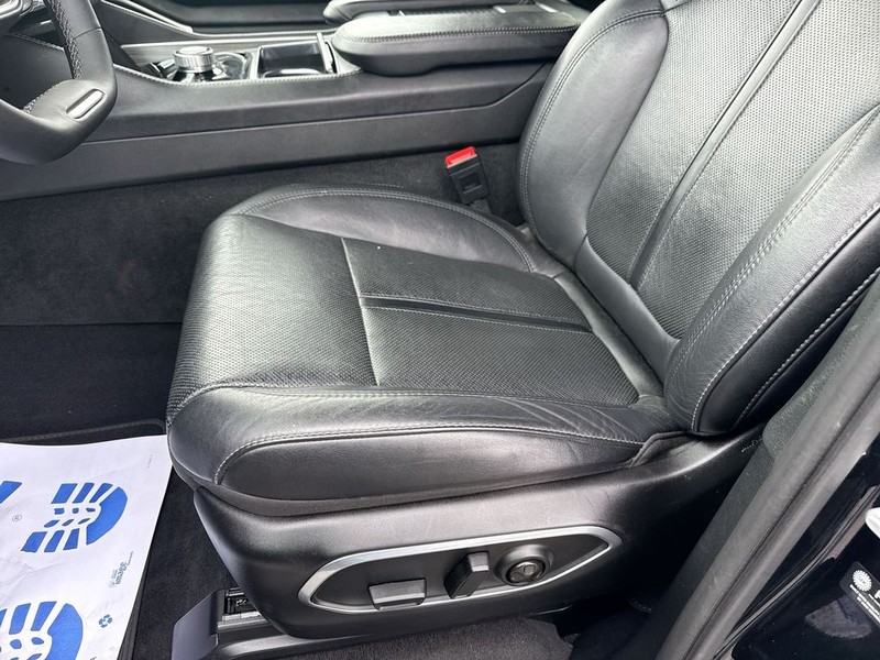 Jeep Wagoneer L Vehicle Full-screen Gallery Image 26