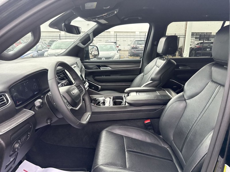 Jeep Wagoneer L Vehicle Full-screen Gallery Image 27