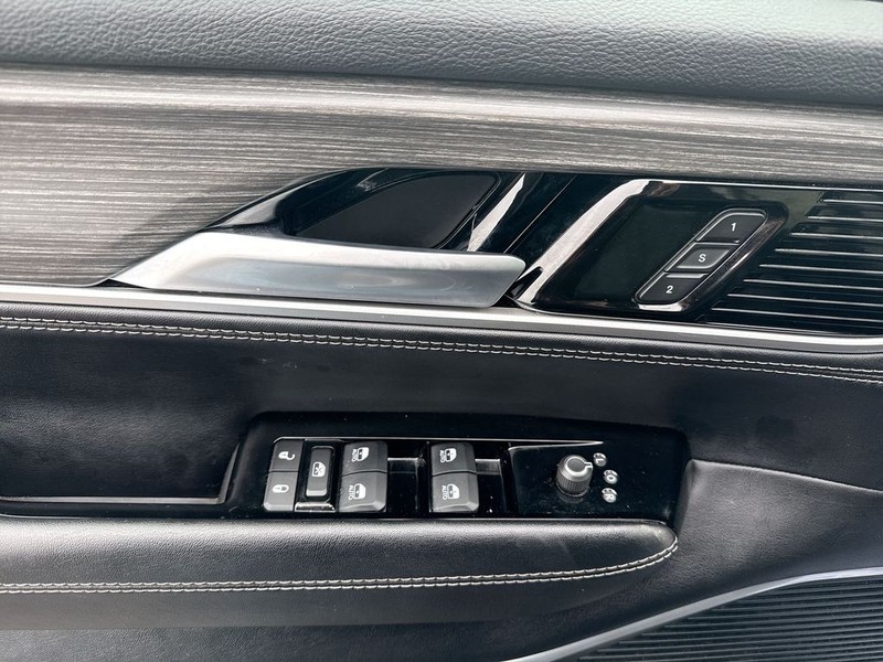 Jeep Wagoneer L Vehicle Full-screen Gallery Image 29