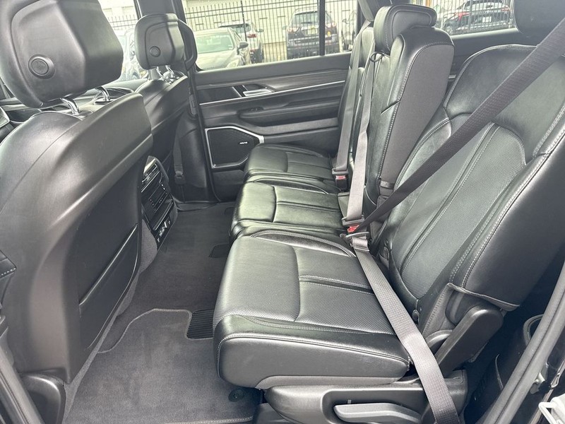 Jeep Wagoneer L Vehicle Full-screen Gallery Image 30