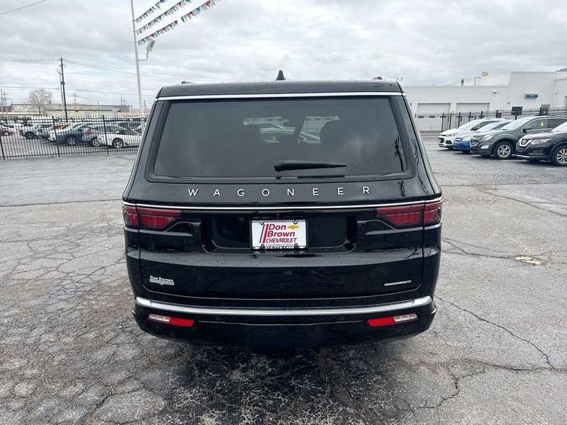 Jeep Wagoneer L Vehicle Full-screen Gallery Image 31