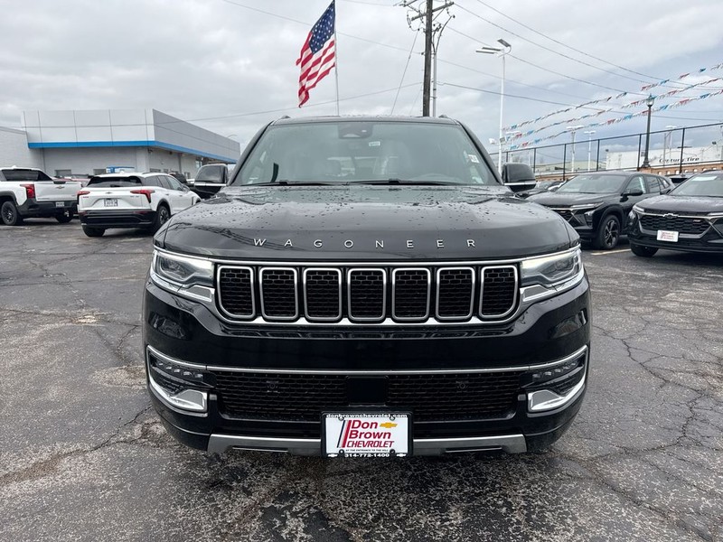 Jeep Wagoneer L Vehicle Full-screen Gallery Image 35