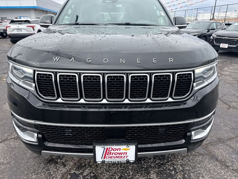 Jeep Wagoneer L Vehicle Full-screen Gallery Image 36