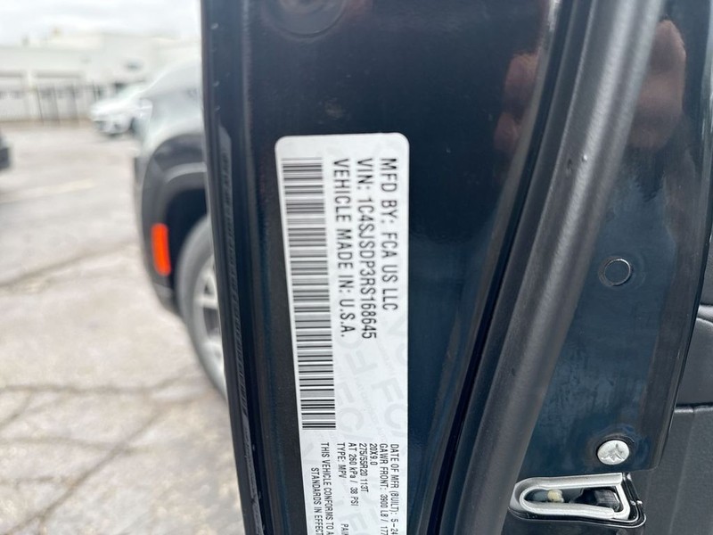 Jeep Wagoneer L Vehicle Full-screen Gallery Image 39