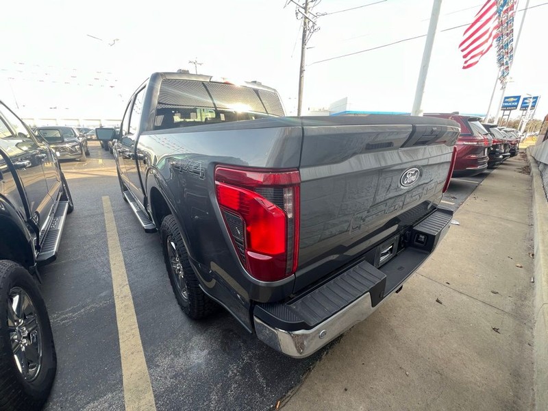 Ford F-150 Vehicle Full-screen Gallery Image 4