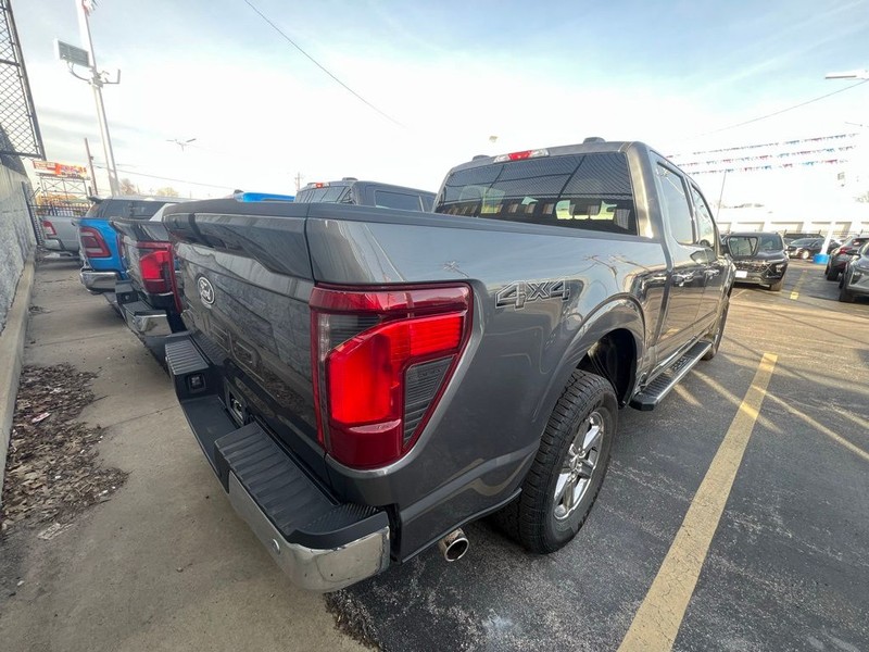 Ford F-150 Vehicle Full-screen Gallery Image 6