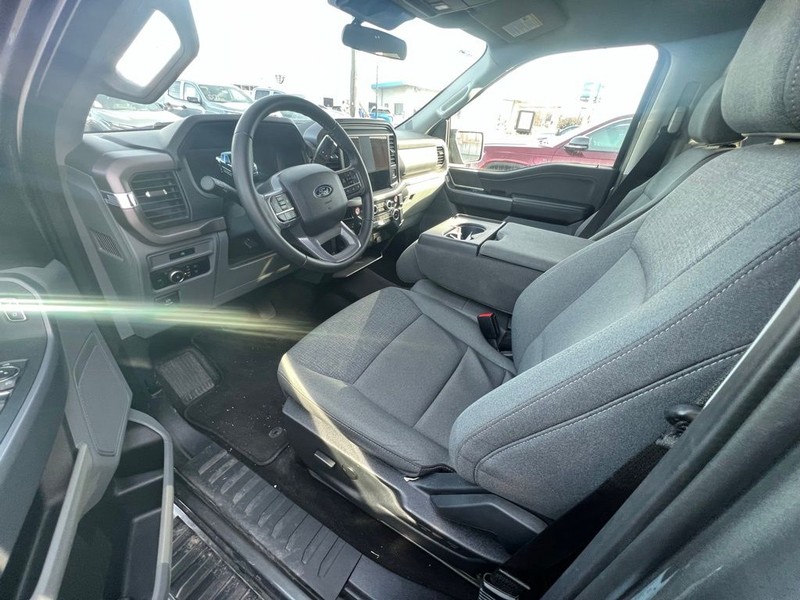 Ford F-150 Vehicle Full-screen Gallery Image 7