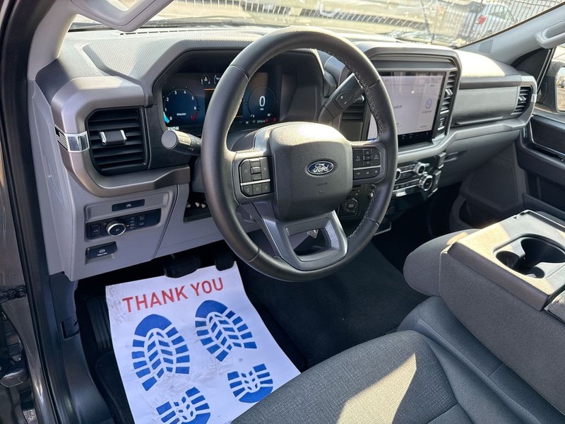 Ford F-150 Vehicle Full-screen Gallery Image 17