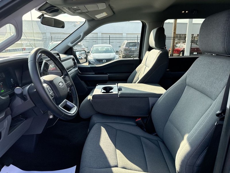 Ford F-150 Vehicle Full-screen Gallery Image 26