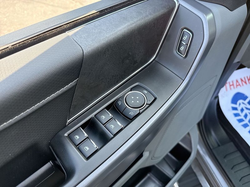 Ford F-150 Vehicle Full-screen Gallery Image 27