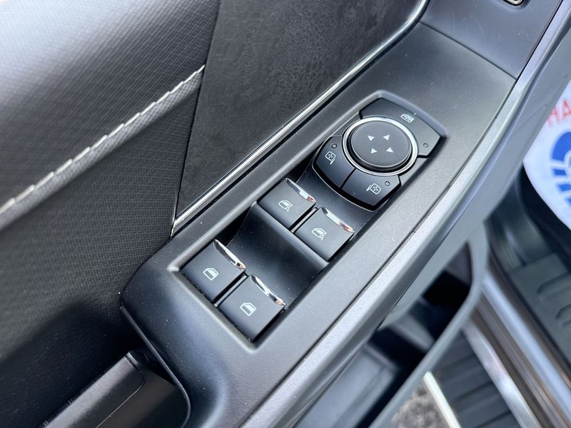 Ford F-150 Vehicle Full-screen Gallery Image 28