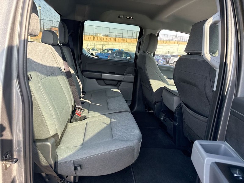 Ford F-150 Vehicle Full-screen Gallery Image 31