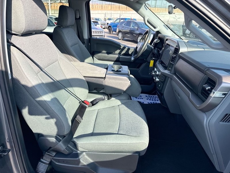 Ford F-150 Vehicle Full-screen Gallery Image 32