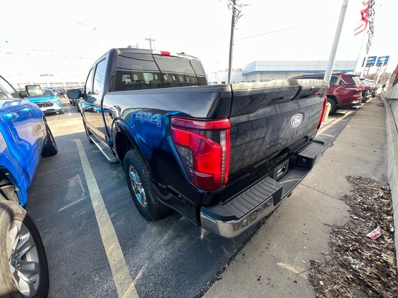 Ford F-150 Vehicle Full-screen Gallery Image 4