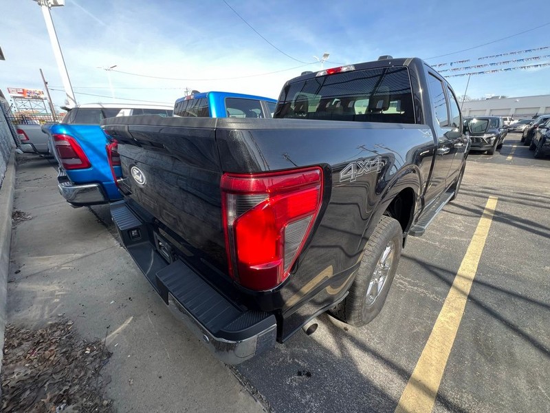 Ford F-150 Vehicle Full-screen Gallery Image 6