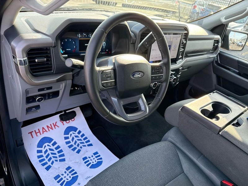 Ford F-150 Vehicle Full-screen Gallery Image 17