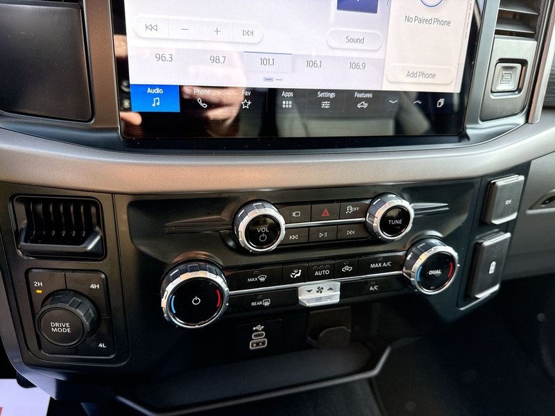 Ford F-150 Vehicle Full-screen Gallery Image 24