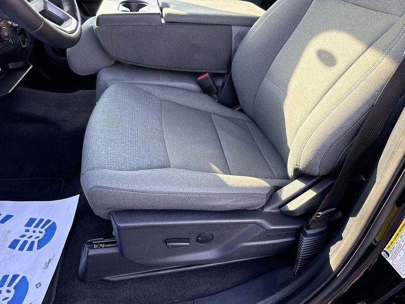 Ford F-150 Vehicle Full-screen Gallery Image 26