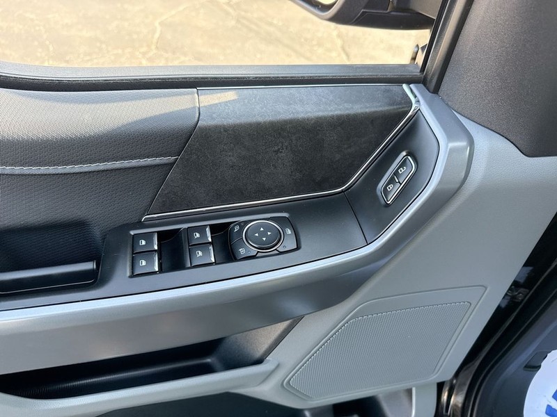 Ford F-150 Vehicle Full-screen Gallery Image 28