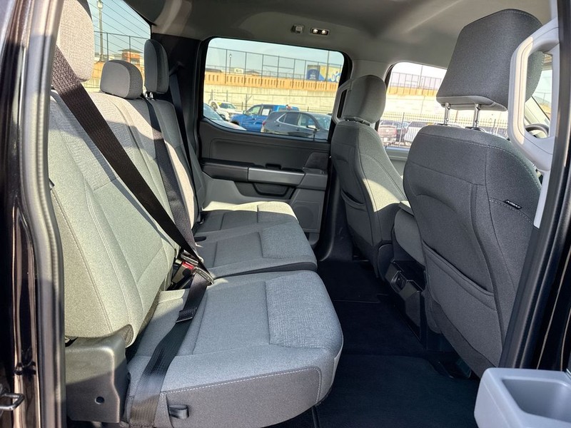 Ford F-150 Vehicle Full-screen Gallery Image 32