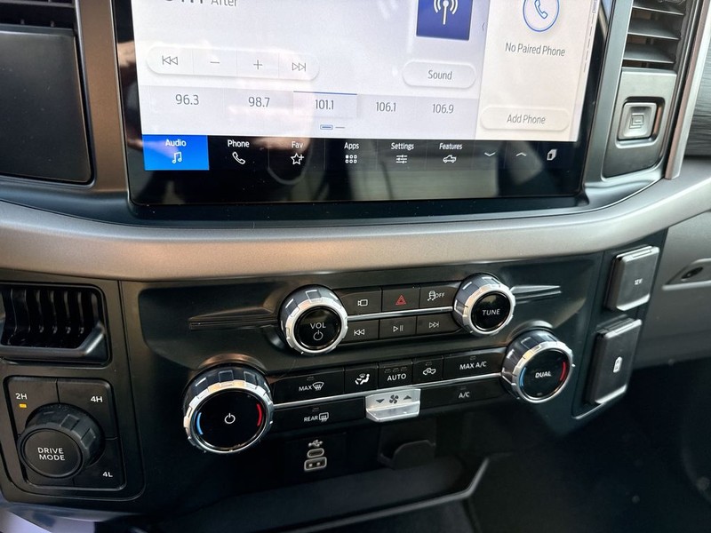 Ford F-150 Vehicle Full-screen Gallery Image 40