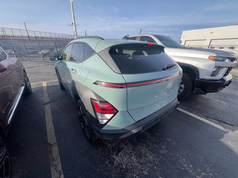 Hyundai Kona Vehicle Full-screen Gallery Image 4