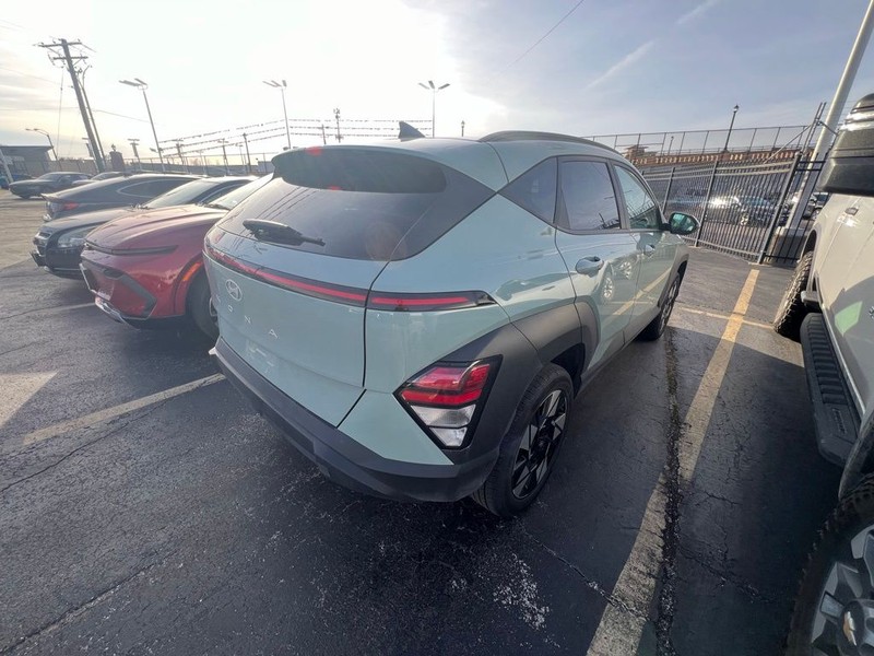 Hyundai Kona Vehicle Full-screen Gallery Image 6