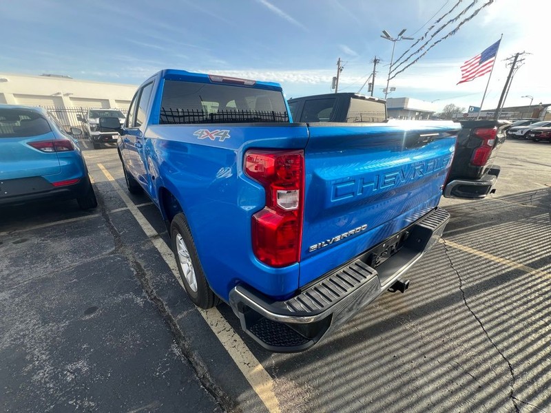 Chevrolet Silverado 1500 Vehicle Full-screen Gallery Image 4