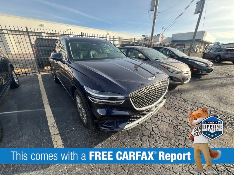 Genesis GV70 Vehicle Full-screen Gallery Image 3