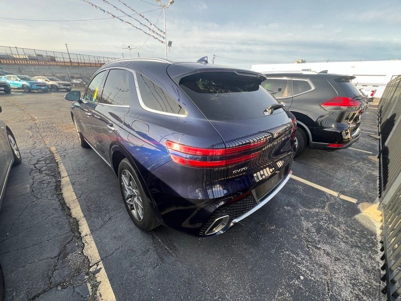 Genesis GV70 Vehicle Full-screen Gallery Image 4