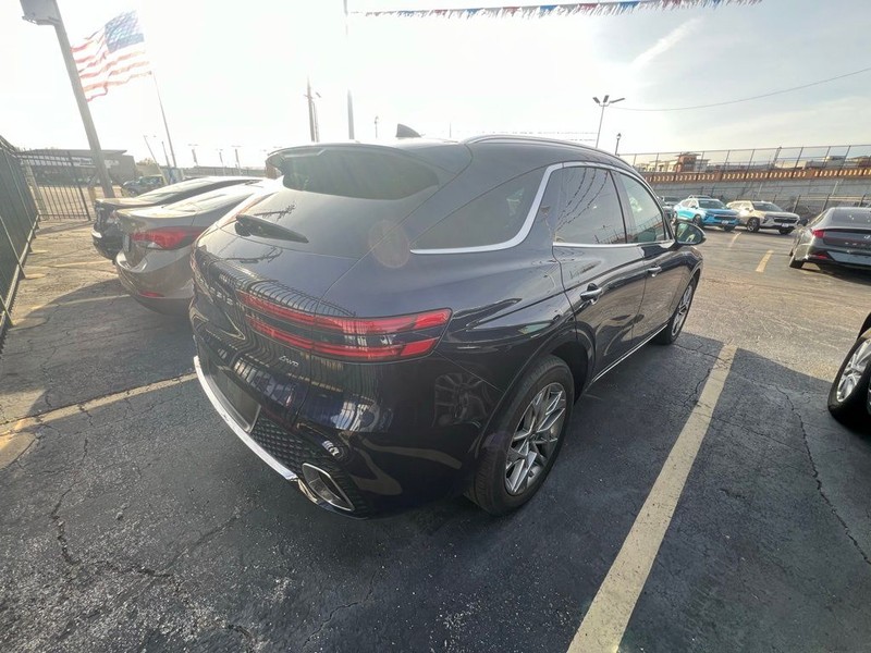 Genesis GV70 Vehicle Full-screen Gallery Image 6