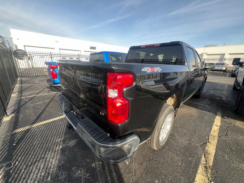 Chevrolet Silverado 1500 Vehicle Full-screen Gallery Image 6