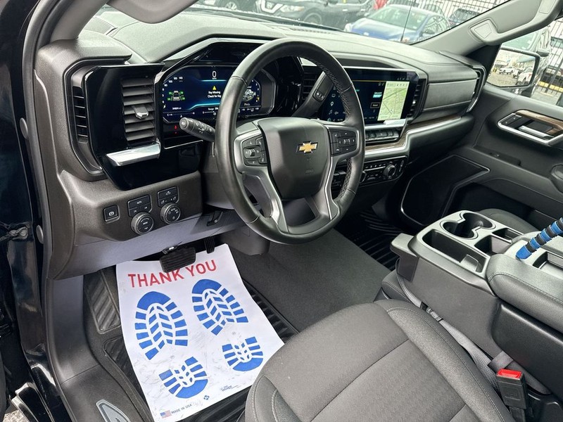 Chevrolet Silverado 1500 Vehicle Full-screen Gallery Image 17