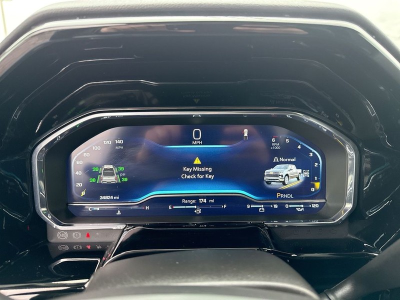 Chevrolet Silverado 1500 Vehicle Full-screen Gallery Image 19