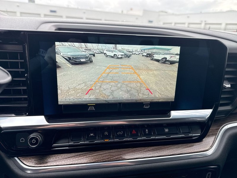 Chevrolet Silverado 1500 Vehicle Full-screen Gallery Image 22