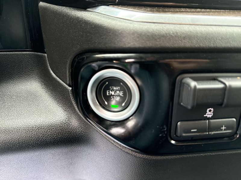 Chevrolet Silverado 1500 Vehicle Full-screen Gallery Image 24