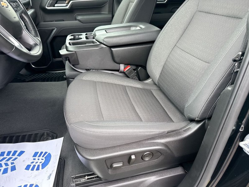 Chevrolet Silverado 1500 Vehicle Full-screen Gallery Image 27