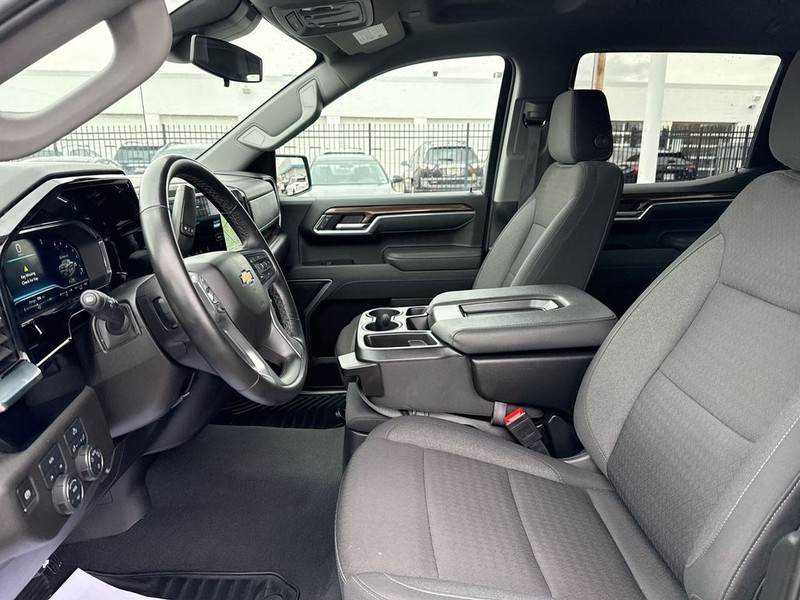 Chevrolet Silverado 1500 Vehicle Full-screen Gallery Image 28