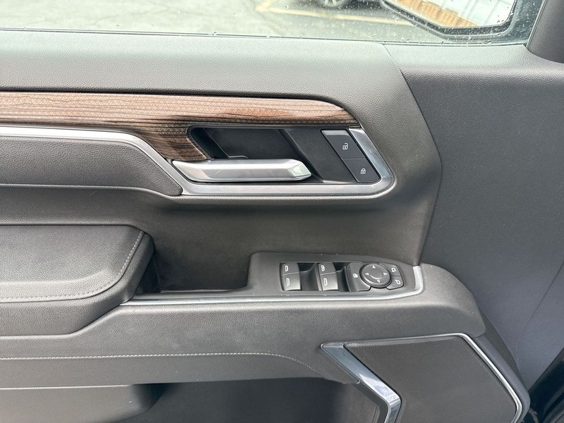 Chevrolet Silverado 1500 Vehicle Full-screen Gallery Image 29