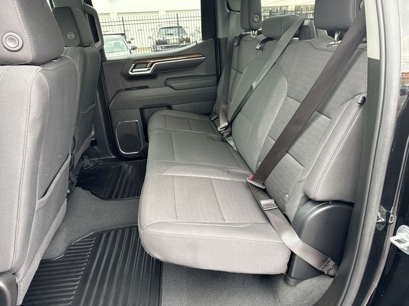 Chevrolet Silverado 1500 Vehicle Full-screen Gallery Image 31